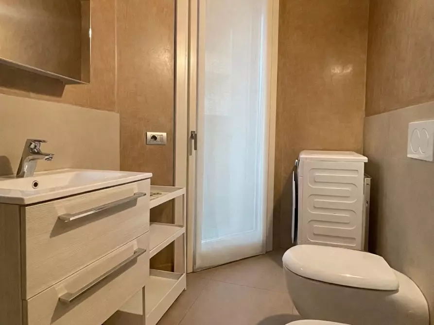 Immagine 13 di Bilocale in affitto  in Viale Tanara a Parma