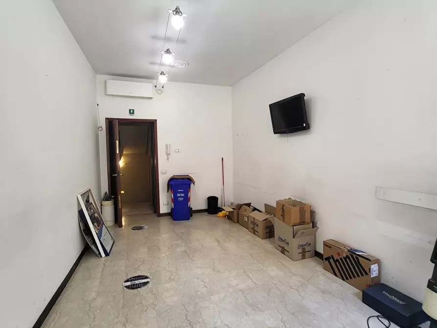 Immagine 11 di Ufficio in vendita  in Strada Cavour 24 a Parma