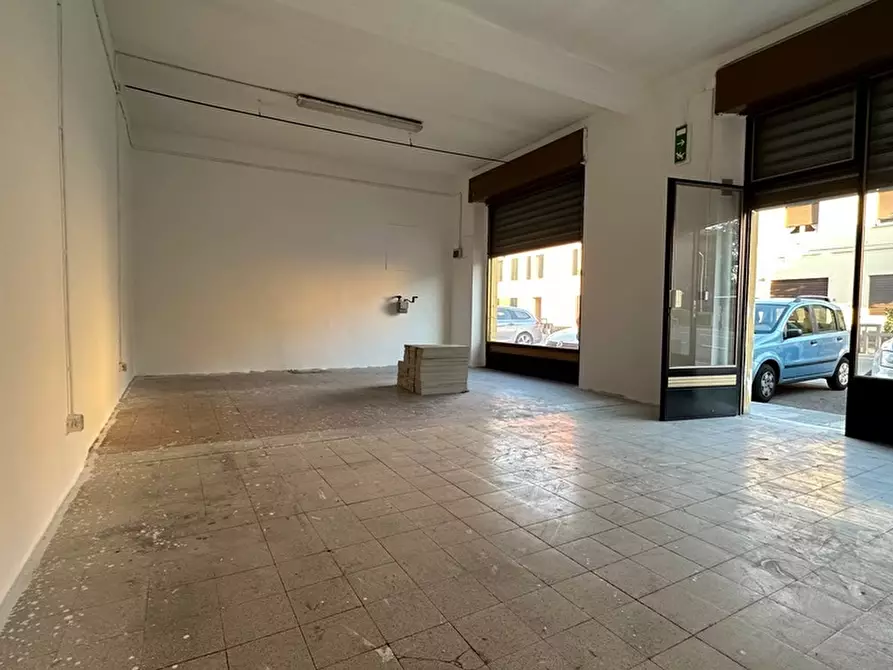 Immagine 1 di Locale commerciale in affitto  a Collecchio