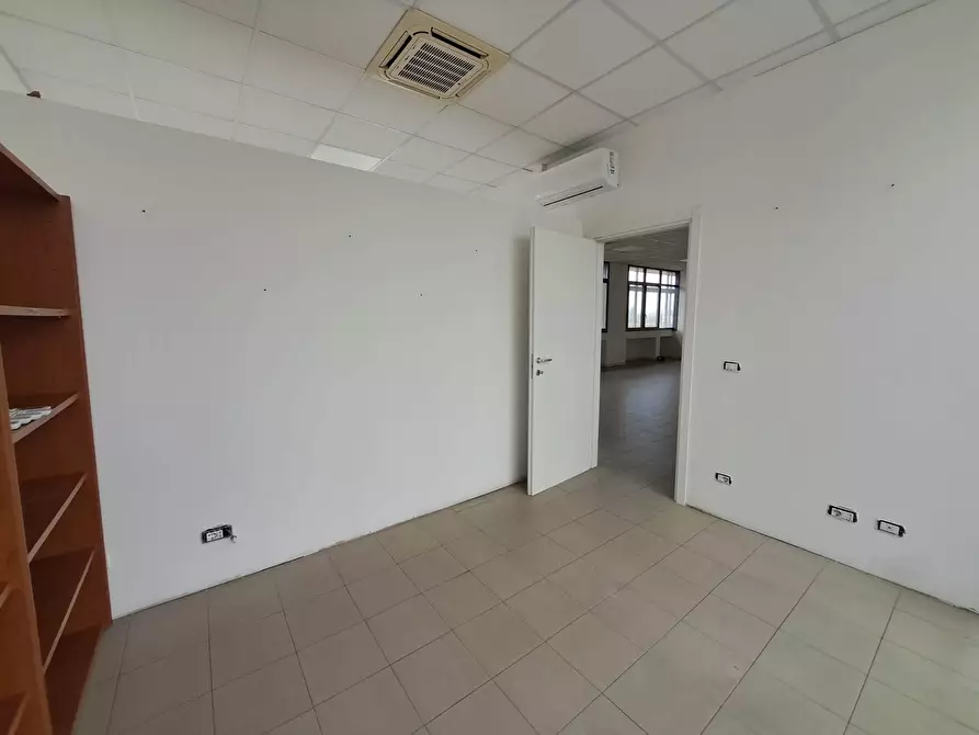 Immagine 15 di Ufficio in affitto  in Via Mario Fantelli 12 a Parma