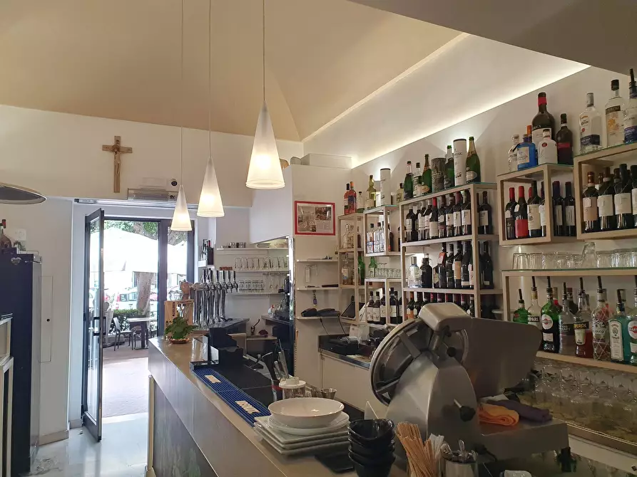 Immagine 12 di Attività commerciale in vendita  in Corso Umberto I 8 a Modica