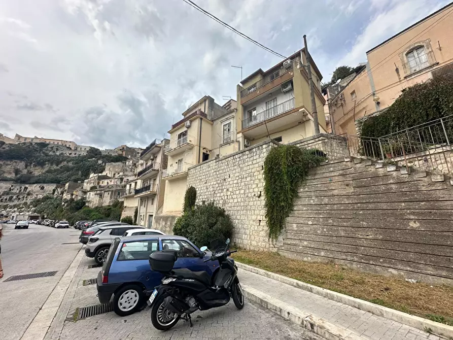 Immagine 10 di Porzione di casa in vendita  in VIA SBALZO a Modica