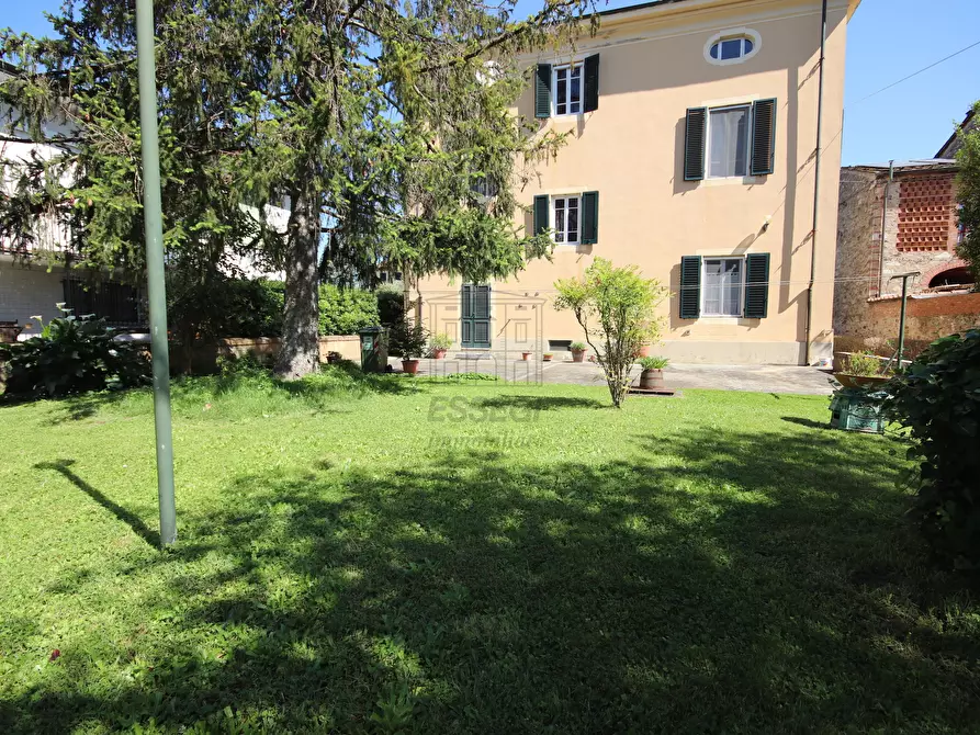 Immagine 1 di Villa in vendita  in Via Traversa di Parezzana 1 a Capannori