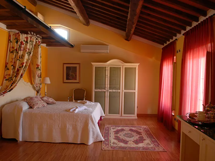 Immagine 24 di Rustico / casale in vendita  in Via di Montecarlo 59 a Lucca