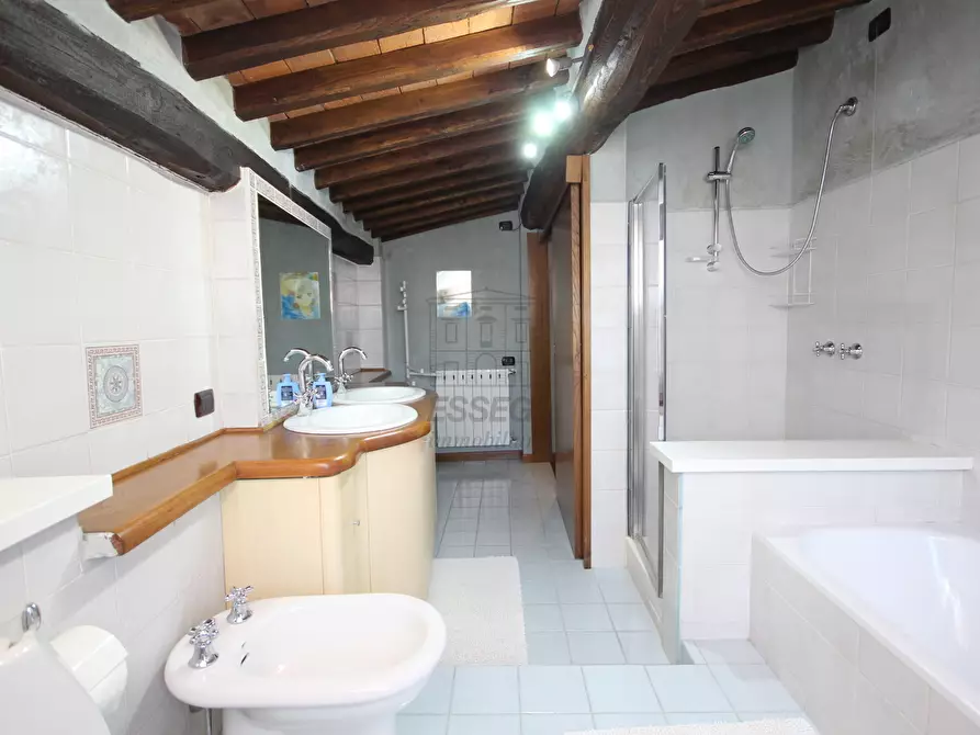 Immagine 25 di Rustico / casale in vendita  in Via dei Marzi 463 a Lucca