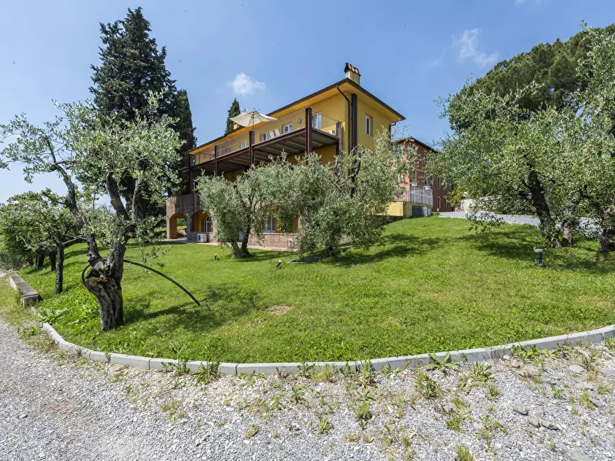 Immagine 10 di Rustico / casale in vendita  in Via di Montecarlo 59 a Lucca