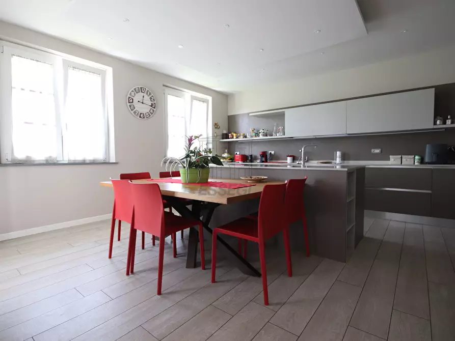 Immagine 7 di Villa in vendita  in Viale Prete a Capannori