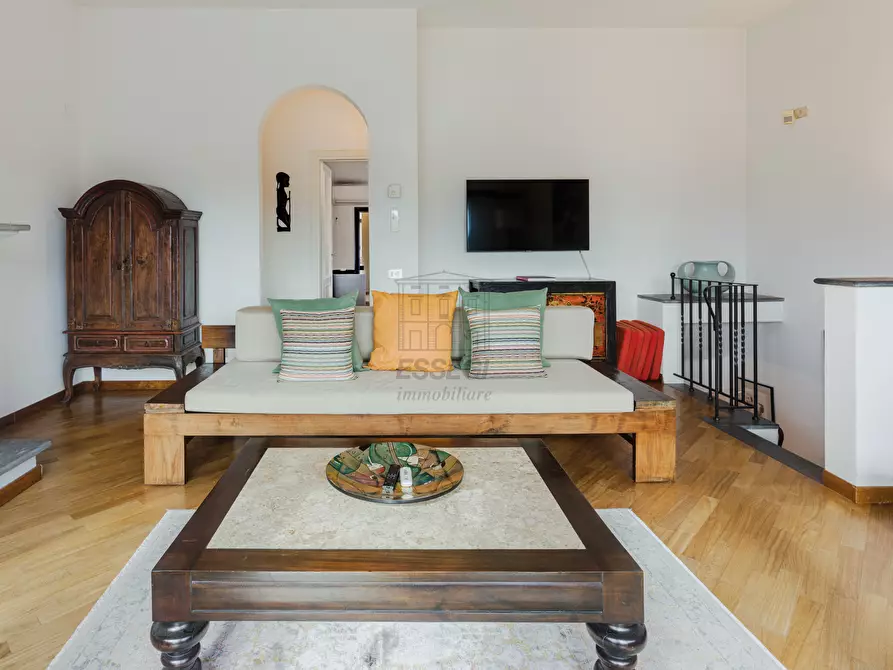 Immagine 18 di Appartamento in vendita  in Via della Zecca a Lucca