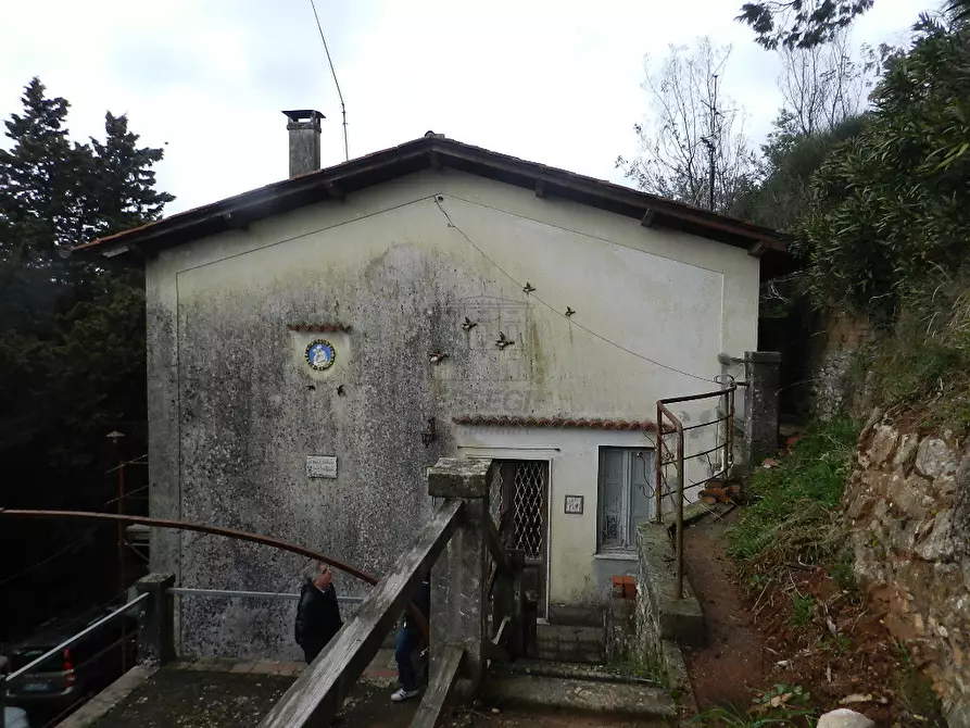 Immagine 4 di Rustico / casale in vendita  in Via per Chiatri a Lucca