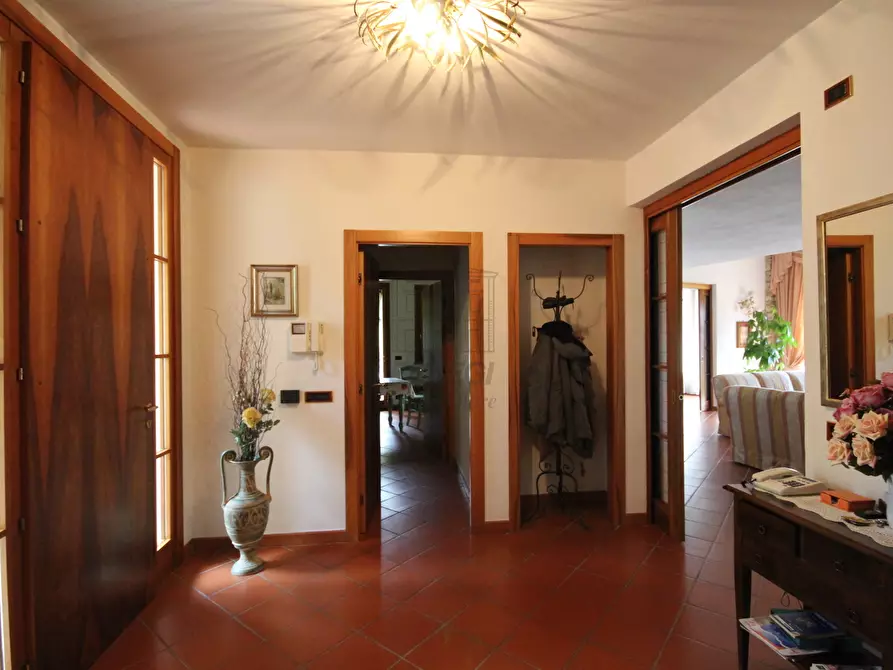 Immagine 27 di Villa in vendita  in via delle foreste a Lucca