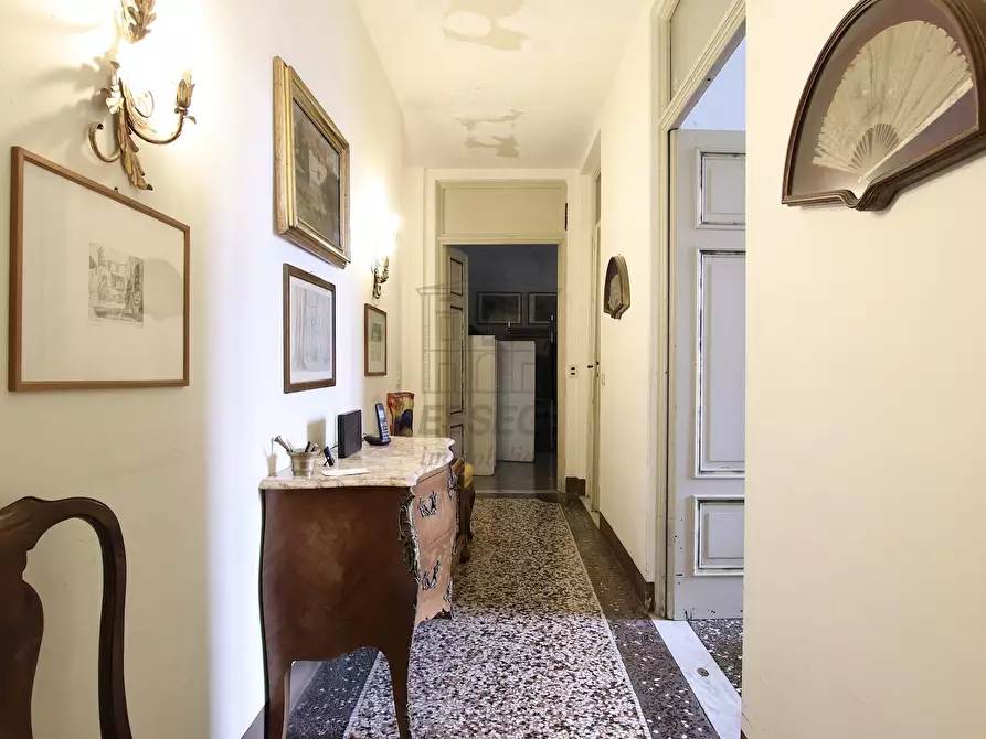 Immagine 8 di Appartamento in vendita  a Lucca
