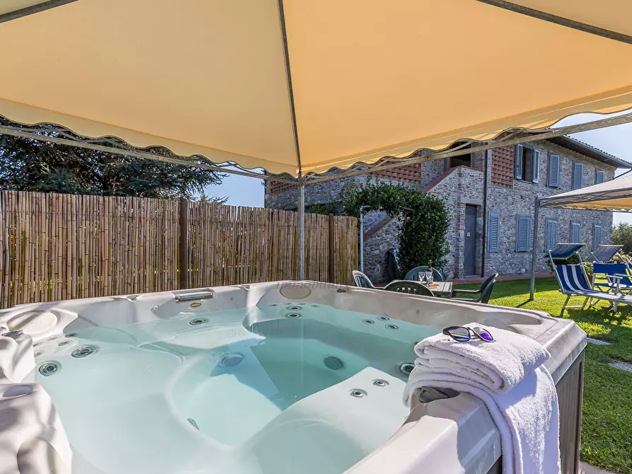 Immagine 17 di Rustico / casale in vendita  in Via di Rocchino 60 a Lucca