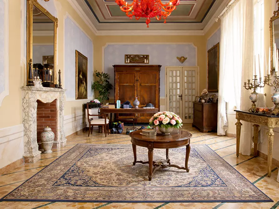 Immagine 1 di Appartamento in vendita  in Piazza San Michele 10 a Lucca