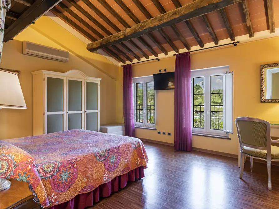 Immagine 33 di Rustico / casale in vendita  in Via di Montecarlo 59 a Lucca