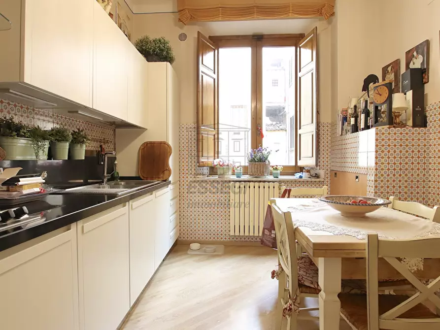 Immagine 10 di Appartamento in vendita  in Piazza San Michele 10 a Lucca