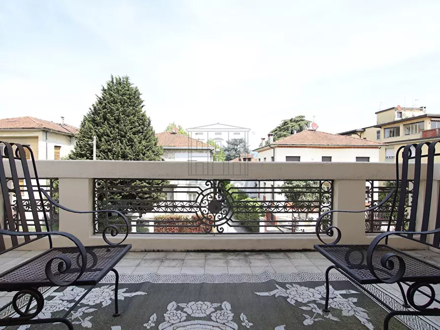 Immagine 21 di Villa in vendita  a Lucca