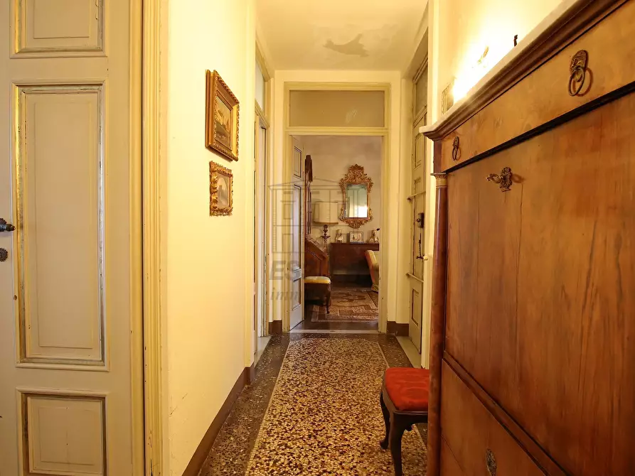 Immagine 6 di Appartamento in vendita  a Lucca