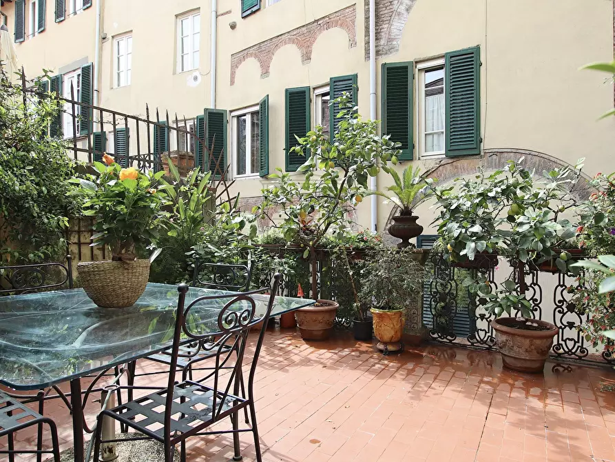 Immagine 3 di Appartamento in vendita  in Via Buia a Lucca