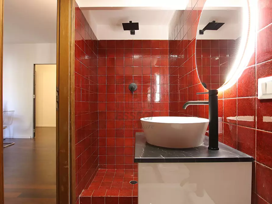 Immagine 10 di Appartamento in vendita  in Via Francesco Carrara 49 a Lucca