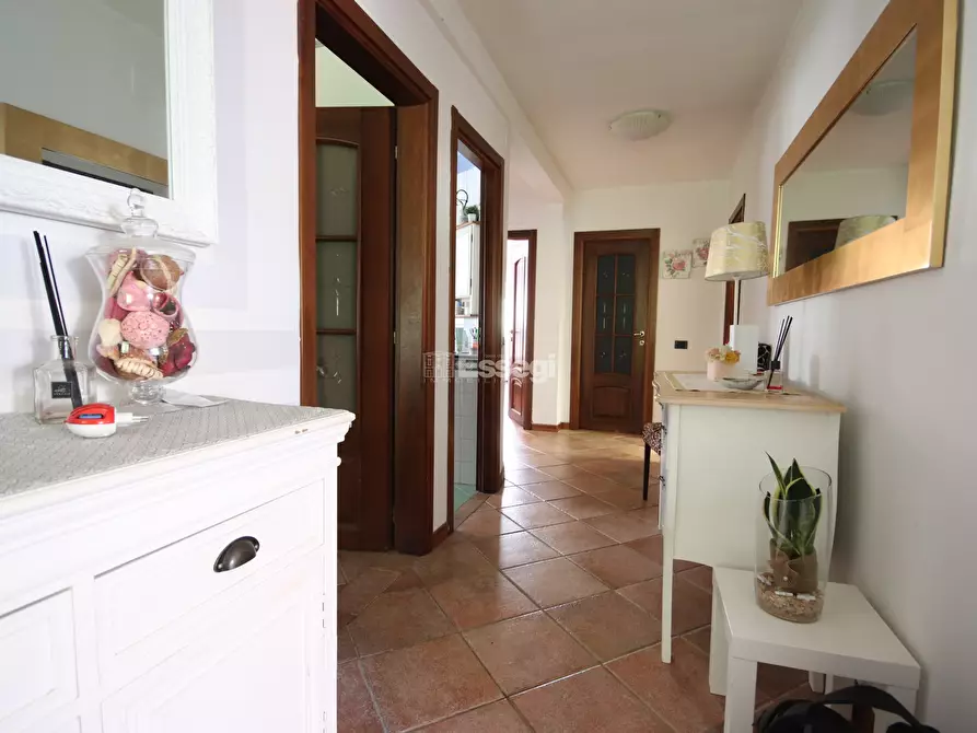 Immagine 4 di Appartamento in vendita  in Viale San Concordio 665 a Lucca