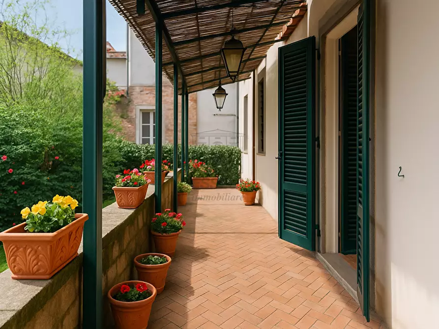 Immagine 2 di Appartamento in vendita  in Piazza San Michele 46 a Lucca