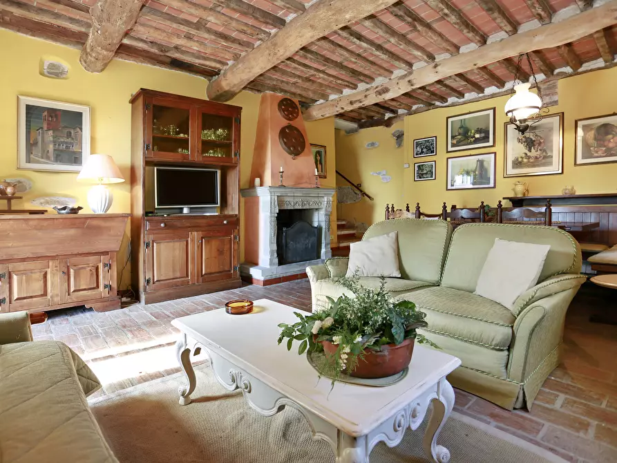 Immagine 28 di Rustico / casale in vendita  a Capannori