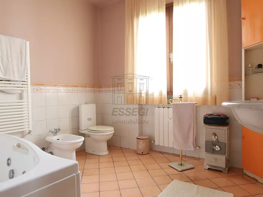 Immagine 12 di Villa in vendita  in Via delle Ville Prima a Lucca