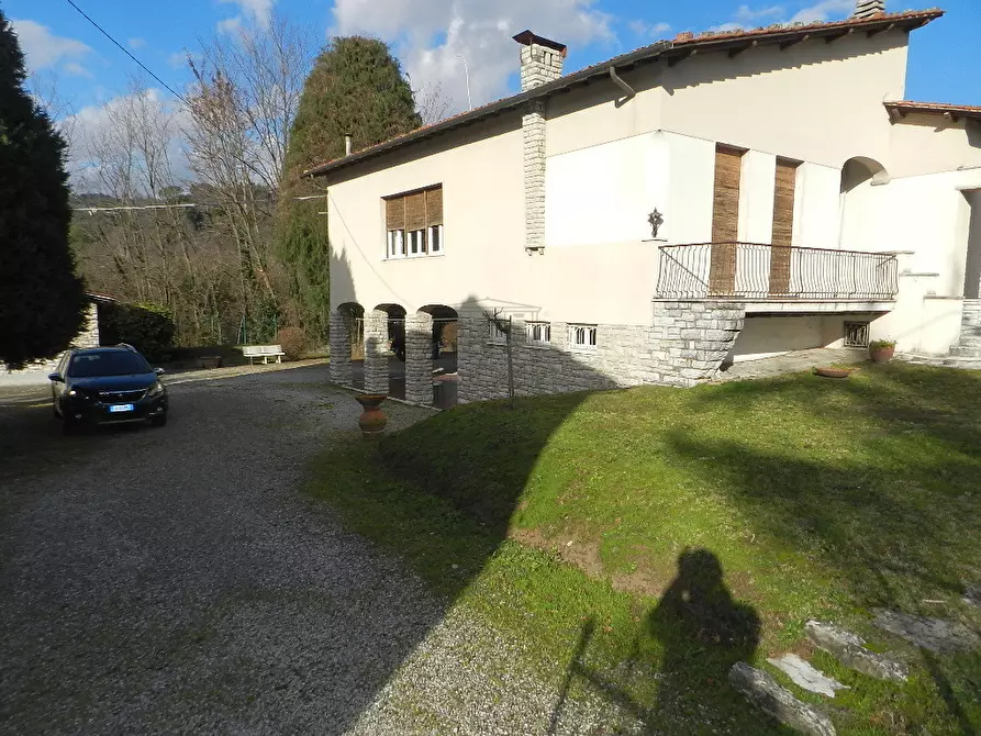 Immagine 16 di Villa in vendita  a Lucca