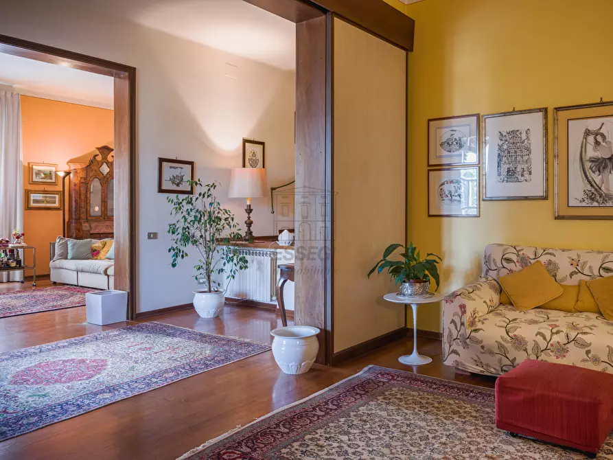 Immagine 10 di Villa in vendita  in Via Castruccio Buonamici a Lucca