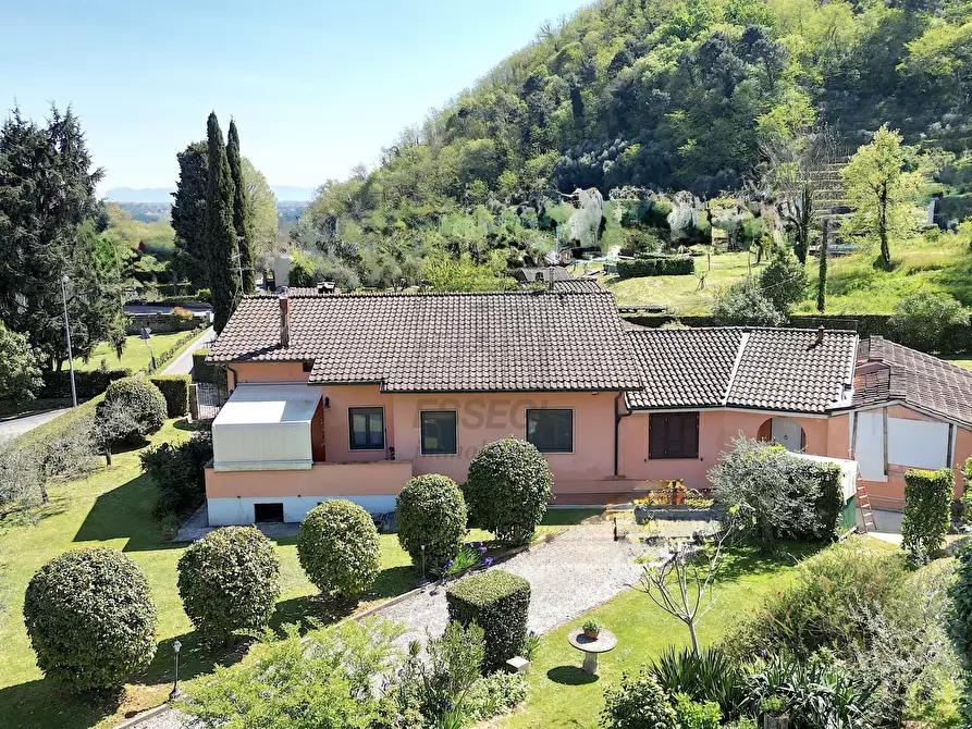 Immagine 4 di Villa in vendita  in Via Comunale Campolungo 51 a Lucca