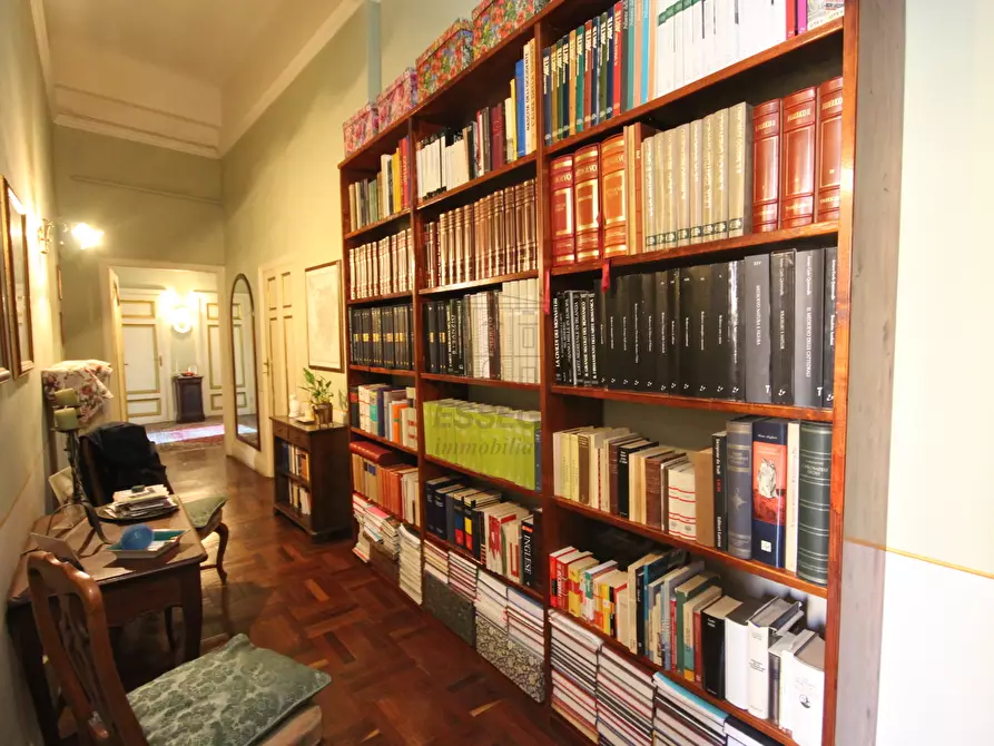 Immagine 22 di Appartamento in vendita  in piazza san frediano a Lucca