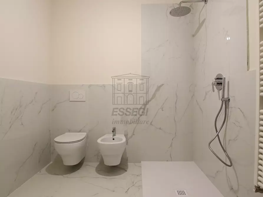 Immagine 2 di Appartamento in vendita  in Piazza San Michele a Lucca