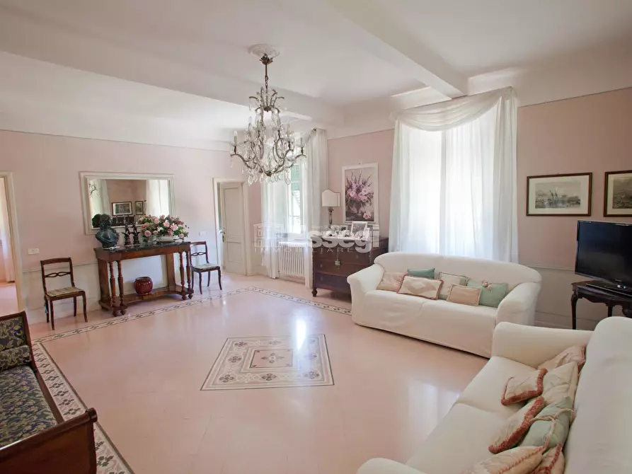 Immagine 15 di Villa in vendita  a Lucca