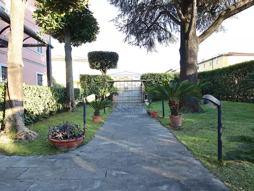 Immagine 3 di Villa in vendita  in Via Teresa Bandettini a Lucca