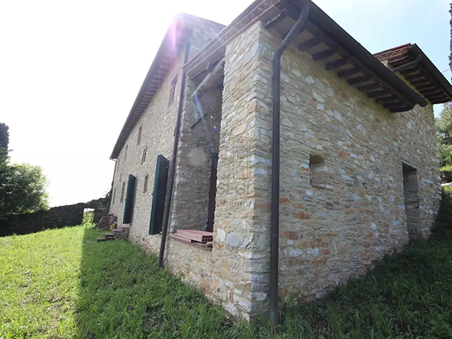 Immagine 9 di Rustico / casale in vendita  in Via del Cimitero di Vicopelago a Lucca
