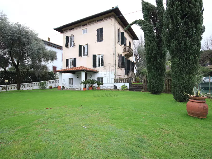 Immagine 11 di Villa in vendita  in Via Ludovica 56 a Lucca