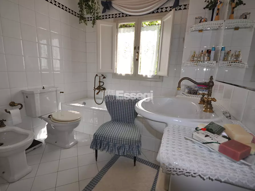 Immagine 37 di Villa in vendita  a Lucca