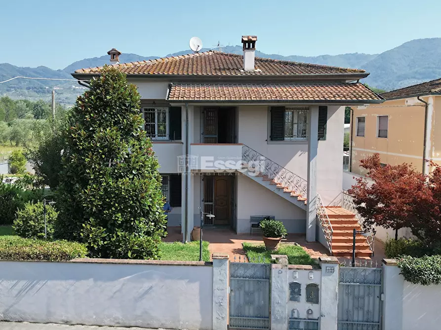 Immagine 2 di Villa in vendita  in Via del Parco 49 a Capannori
