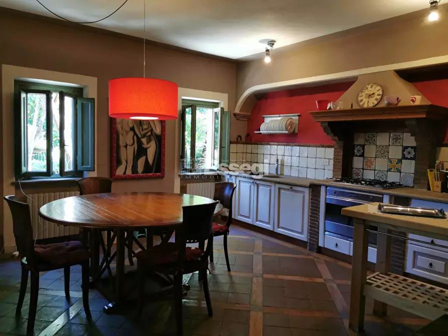 Immagine 51 di Villa in vendita  a Lucca