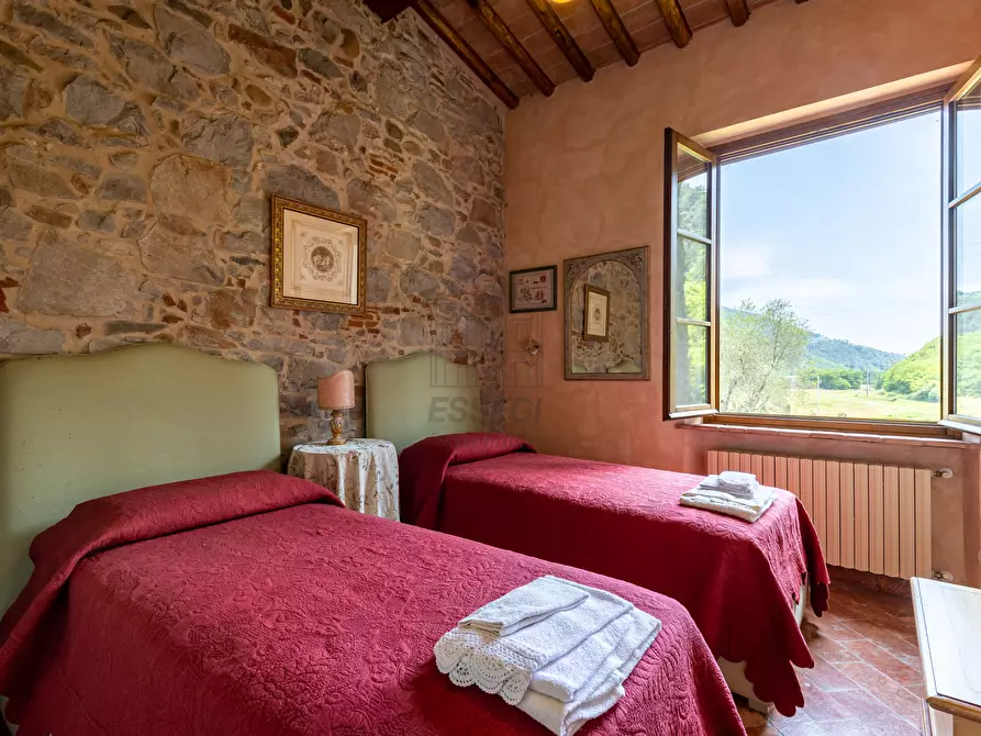 Immagine 14 di Villa in vendita  in via del maccennere a Lucca