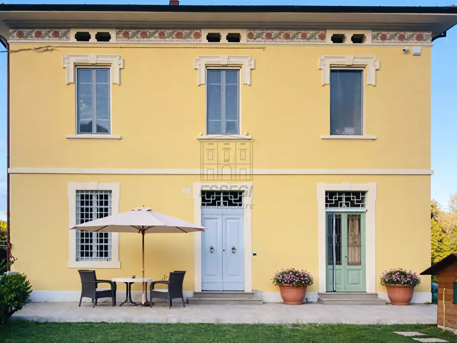 Immagine 3 di Villa in vendita  a Capannori