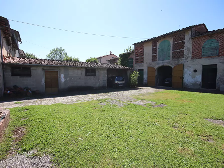 Immagine 29 di Villa in vendita  in Via Traversa di Parezzana 1 a Capannori