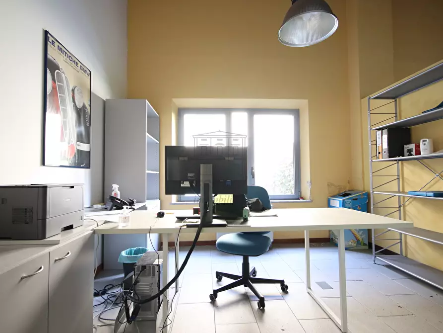 Immagine 8 di Ufficio in vendita  in Traversa II Via Luporini 3 a Lucca