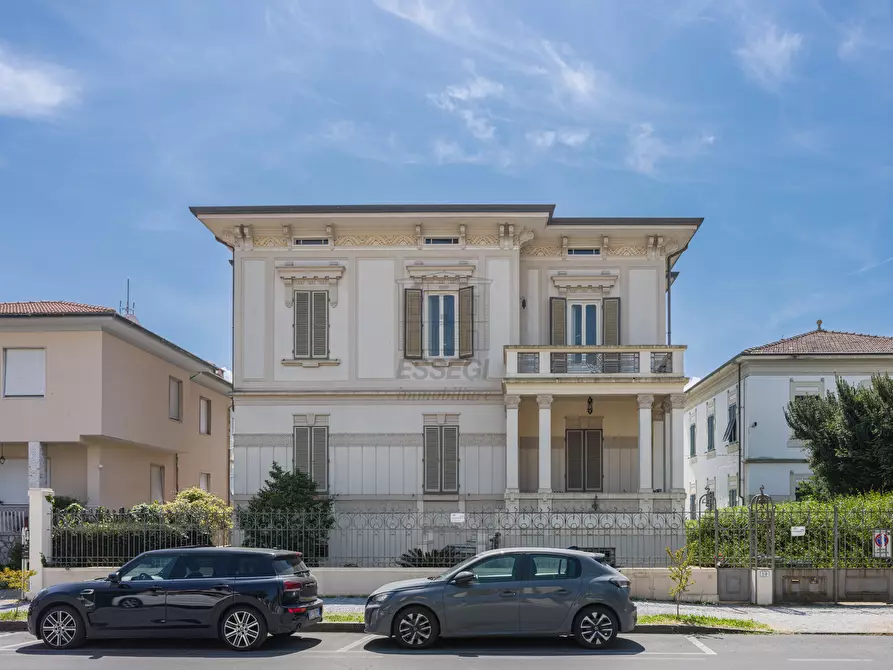Immagine 60 di Villa in vendita  a Lucca