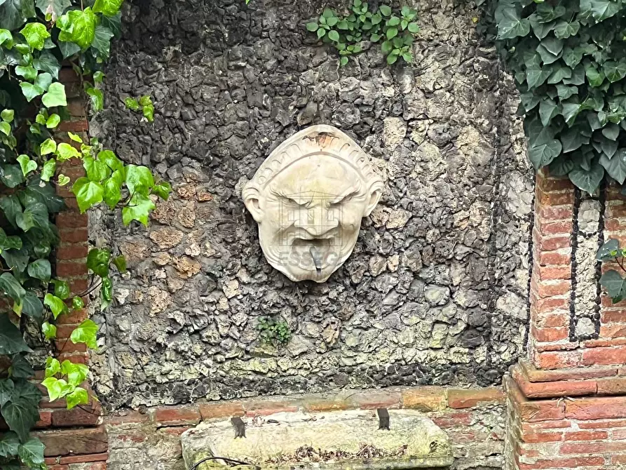 Immagine 20 di Appartamento in vendita  in Piazza San Michele 46 a Lucca