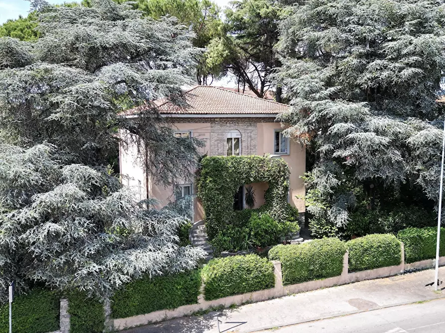 Immagine 46 di Villa in vendita  in Via Castruccio Buonamici a Lucca
