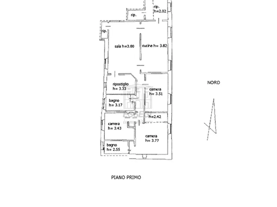Immagine 17 di Appartamento in vendita  a Lucca