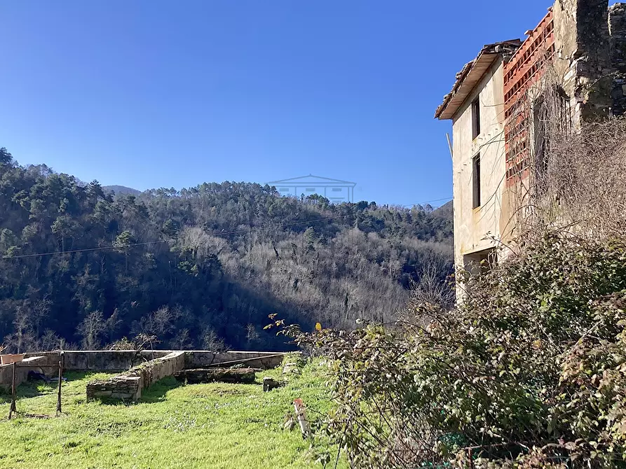 Immagine 4 di Rustico / casale in vendita  in via di villa pardini lucca a Lucca