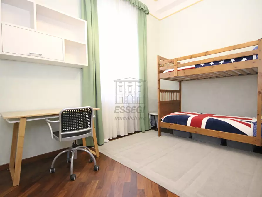 Immagine 10 di Appartamento in vendita  a Lucca