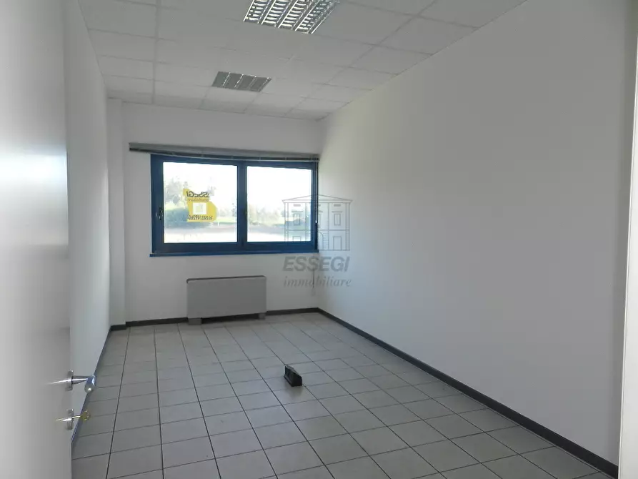 Immagine 8 di Ufficio in affitto  in Via C. Angeloni a Lucca